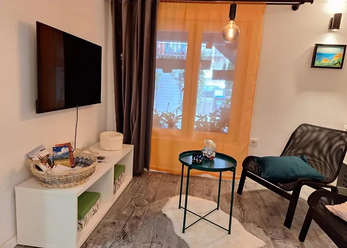 New Studio Apartment Emmy With Free Street Parking