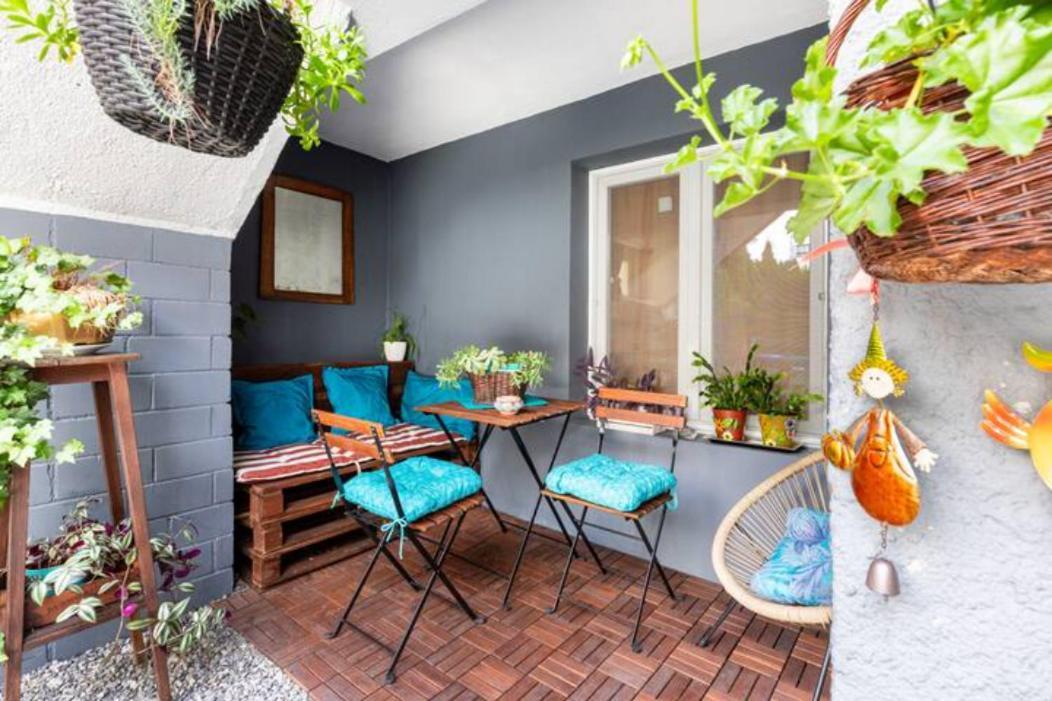 New Emmy With Free Street Parking Apartment *