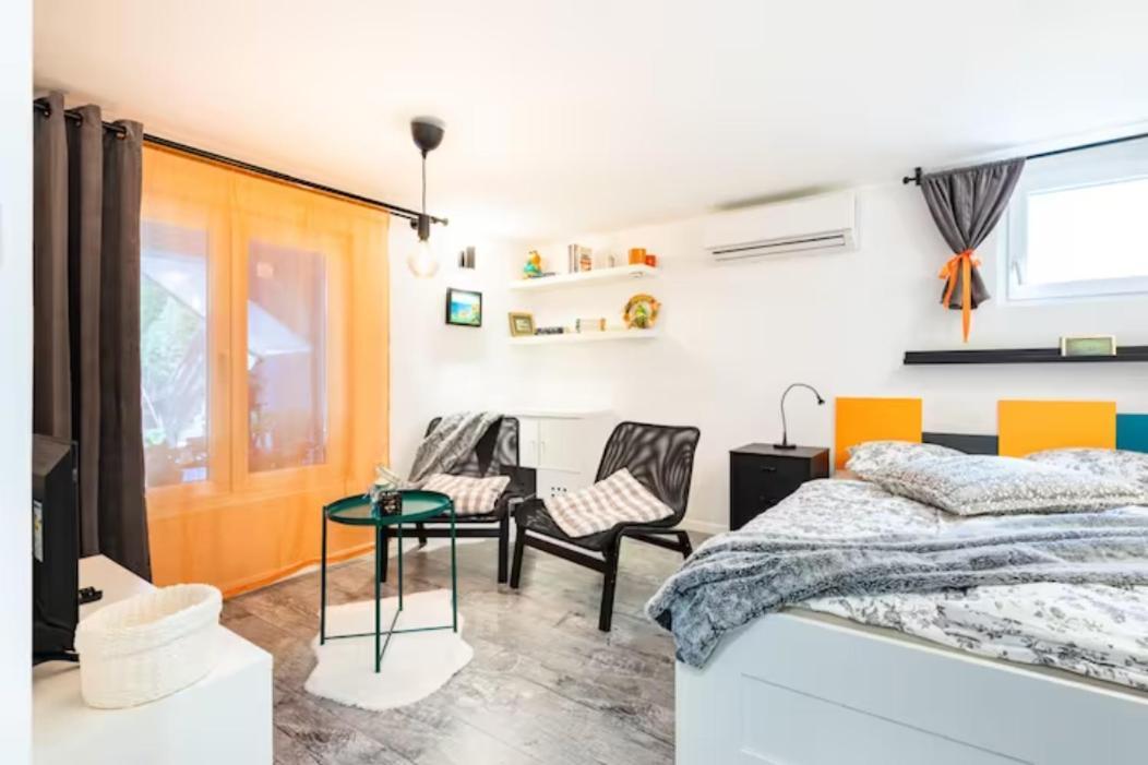 Apartment New Emmy With Free Street Parking