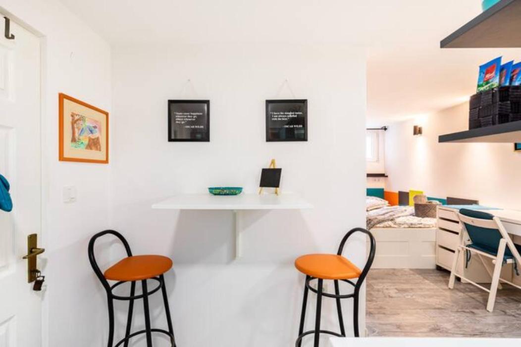 New Emmy With Free Street Parking Apartment