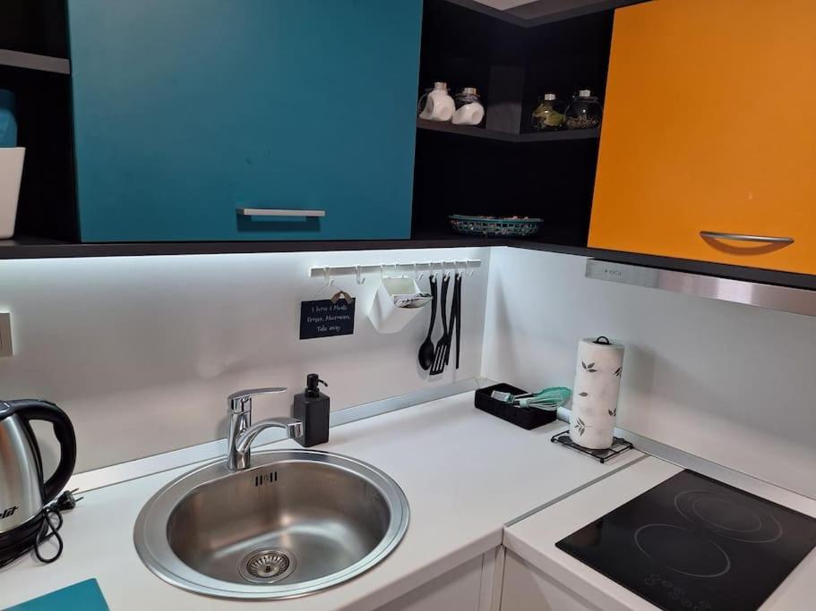 Apartment New Emmy With Free Street Parking *