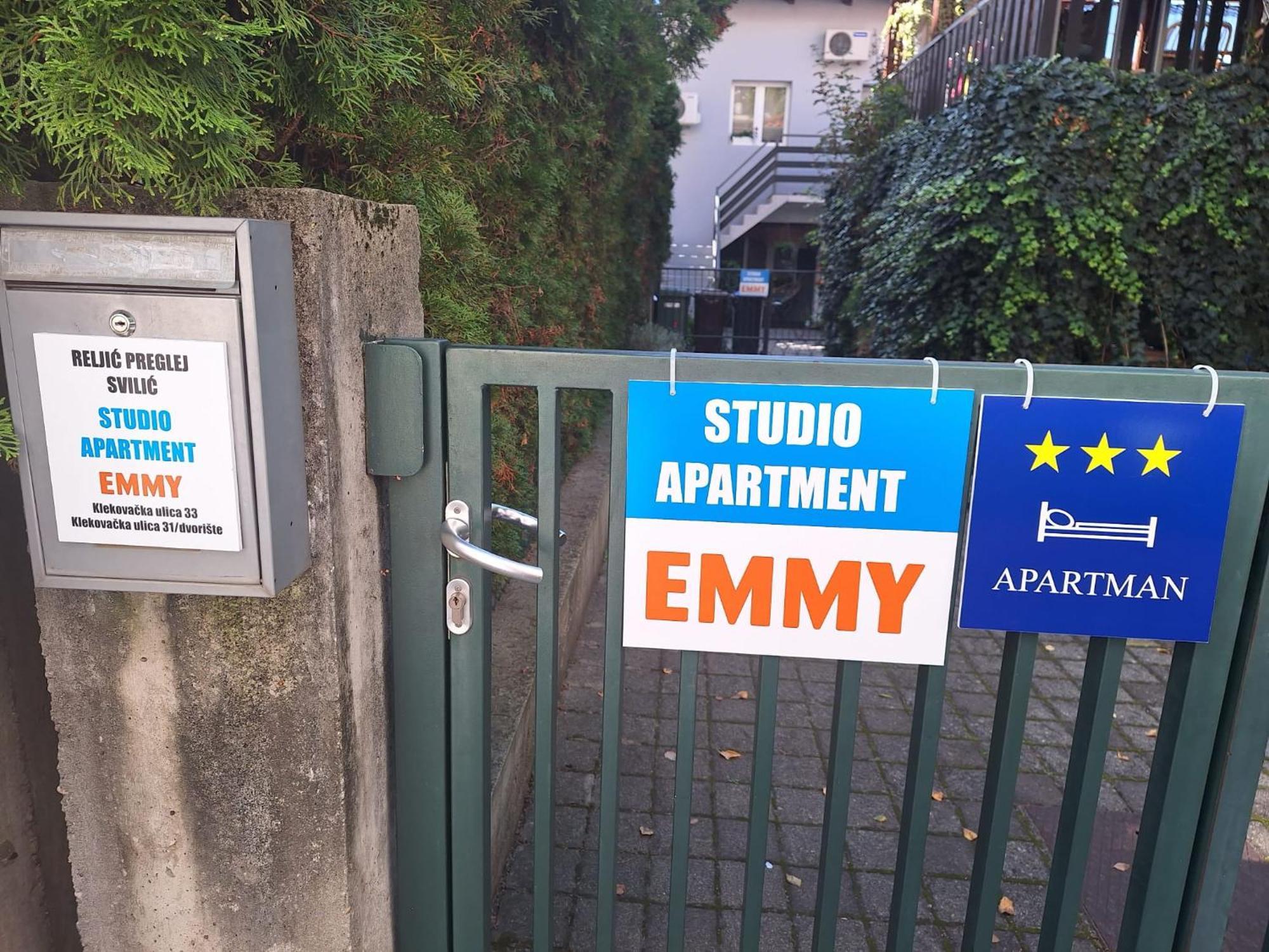 Apartment New Emmy With Free Street Parking *